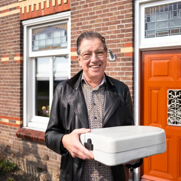 Portret Ferdy voor deur maaltijd thuis - Verhalen