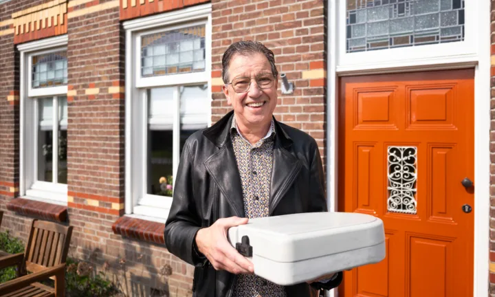 Portret Ferdy voor deur maaltijd thuis - Verhalen