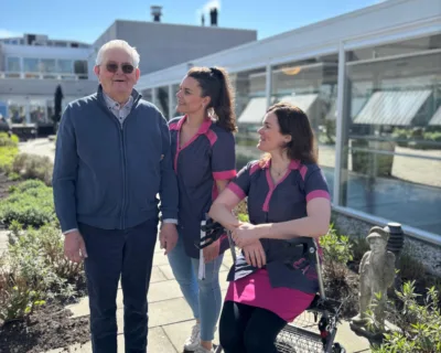 Duofoto met cliënt en medewerkers Ellen en Nadine - Verhalen